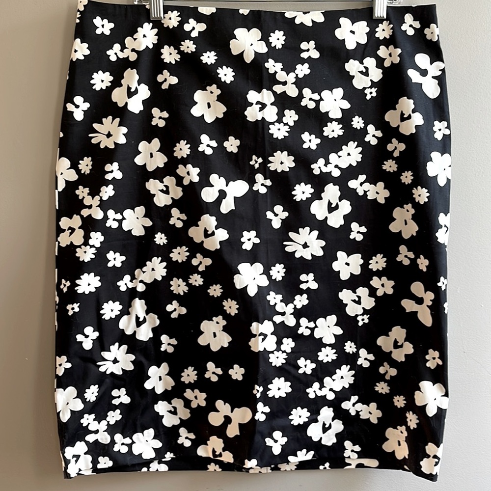 TALBOTS B&W Mod Floral Pencil Skirt